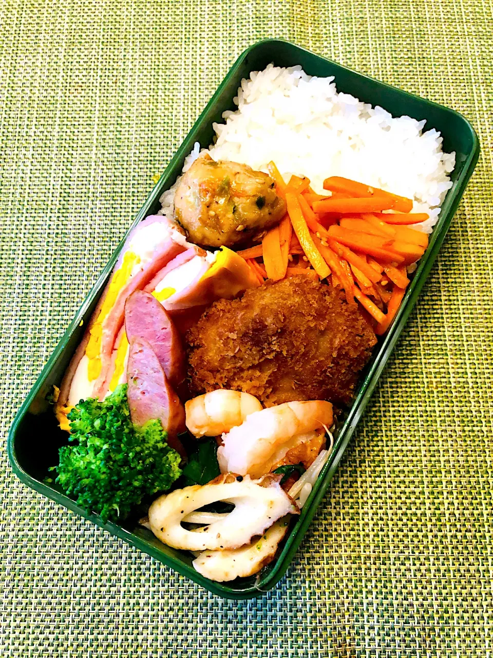 Snapdishの料理写真:メンチカツ・鶏肉団子照り焼きのお弁当|＊ayabianさん