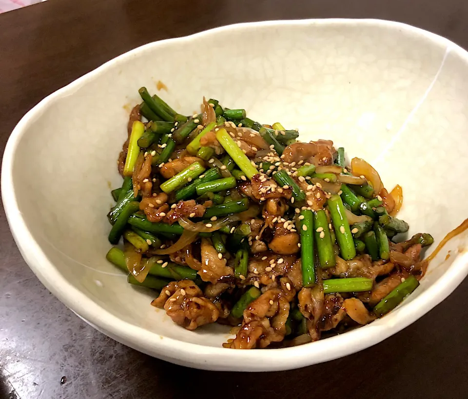 豚肉とニンニクの芽のオイスター炒め|けいさんさん