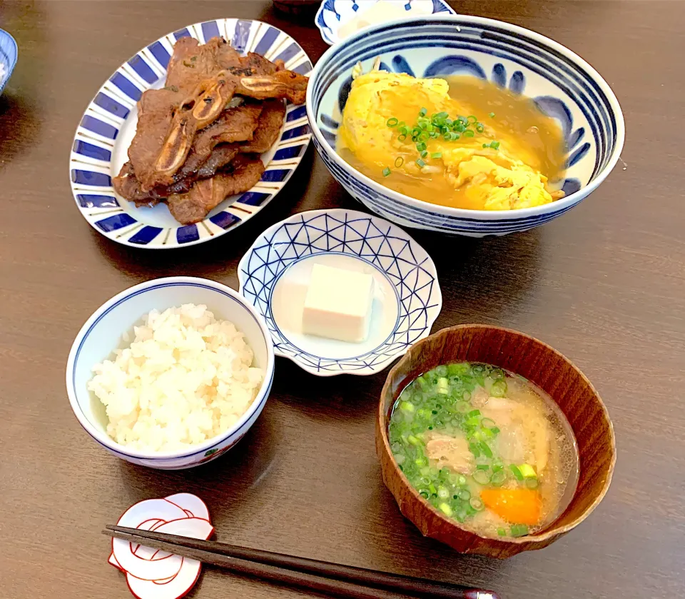 骨付きカルビ　モヤシと卵の餡掛け　豚汁　冷奴|NAKATAさん