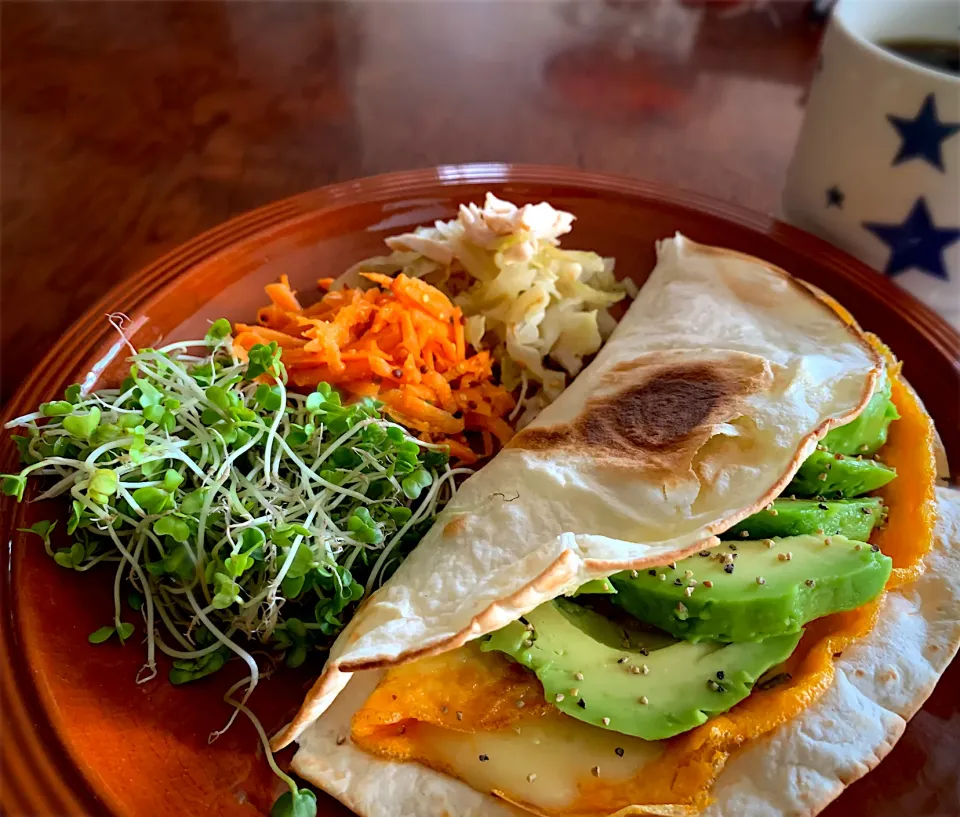 Snapdishの料理写真:在宅勤務ランチ日記〜Tortilla Wrap with Avocado, Cheese, and Egg   #タコス/ブリトー #メキシコ料理#トルティーヤ|Downtoearthさん