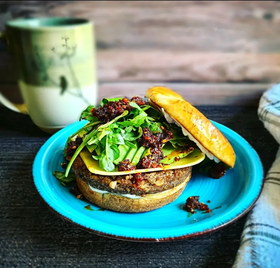 Blackbean Burger with Arugula and Umami Red|Jbunny Caféさん