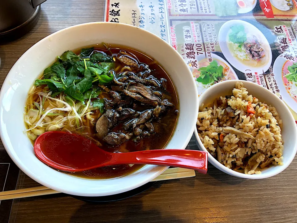 炭鶏麺(醤油)+サービスの鶏釜飯|しのぶさん