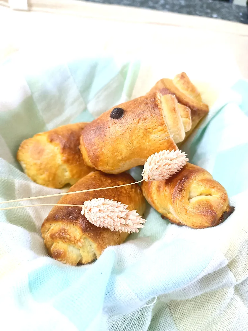 Chocolate filled Croissants 🥐|Fatmamaさん