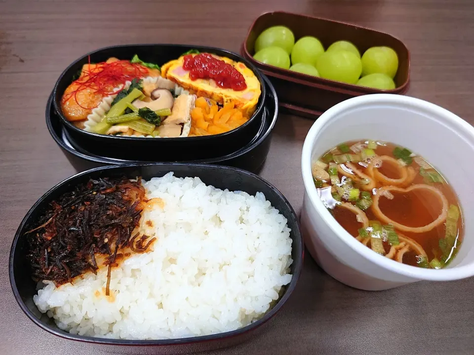 ★今日のお弁当★
☆スタミナ旨辛鶏
☆ベーコンと3色ベジタブルの卵焼き
☆小松菜と油揚げの煮浸し|☆Chieco☆さん