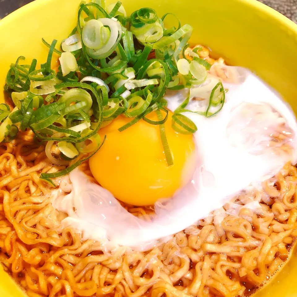 Snapdishの料理写真:🐔チキンラーメン。久しぶりに食べたら、めっちゃ美味しかった件。|海斗さん