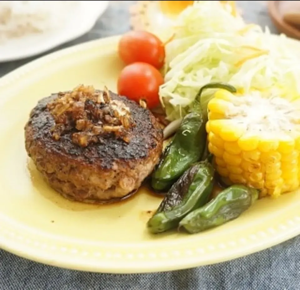 本みりんで照り焼きハンバーグ玉ねぎソース|ちいさなしあわせキッチンさん