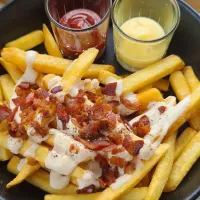 French Fried with cheese and crispy bacon|Story-of-A-Chubby-Ladyさん