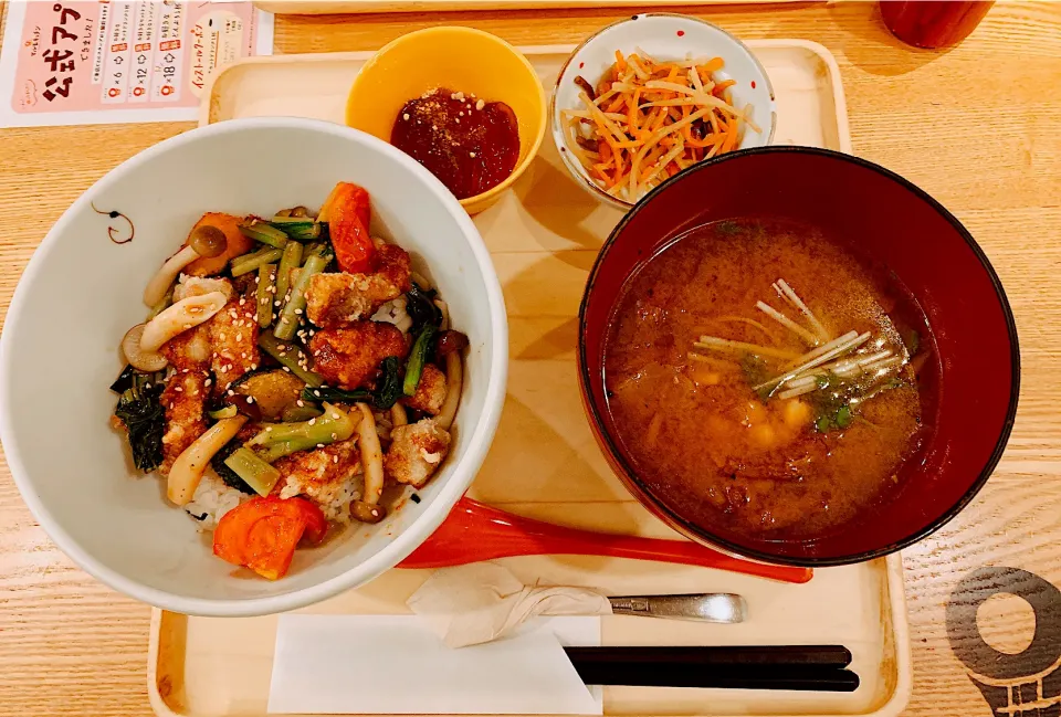 豚肉と野菜のBBQ丼おばんざい甘味付き|まみさん