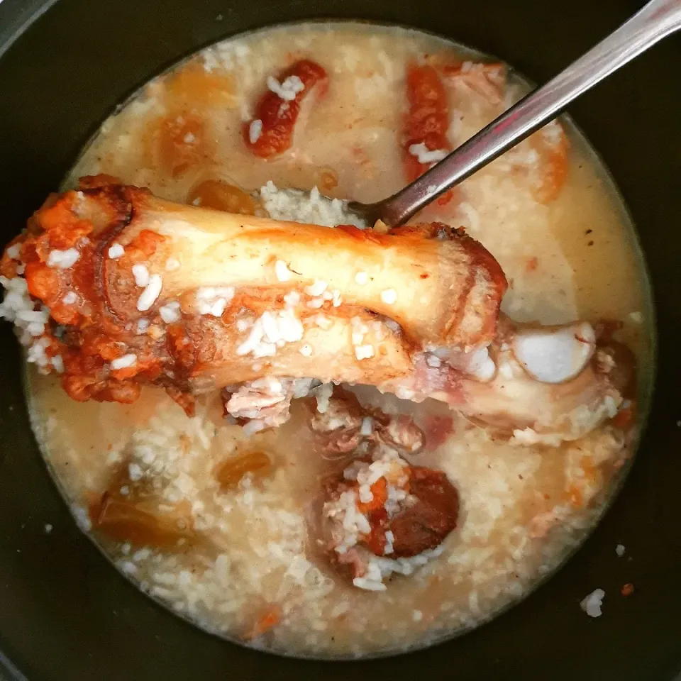 Snapdishの料理写真:Pork Knuckle Porridge|envymaqueenさん