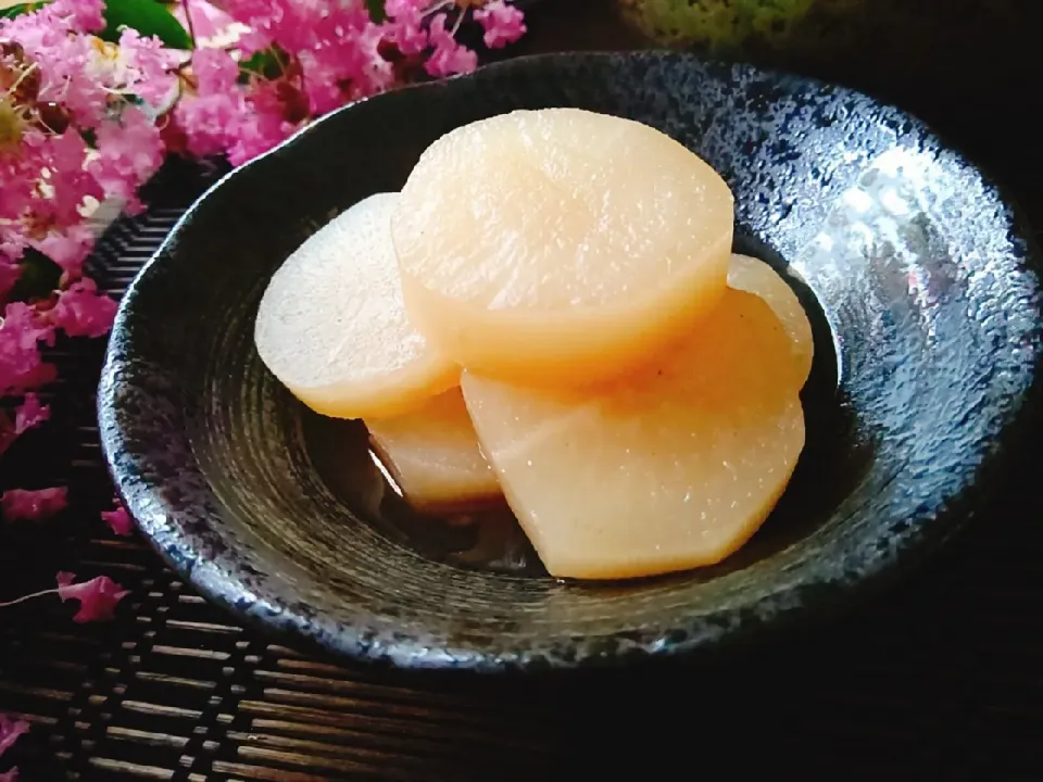 Snapdishの料理写真:牛スジ煮込み汁で大根煮|Naomi Furuyaさん