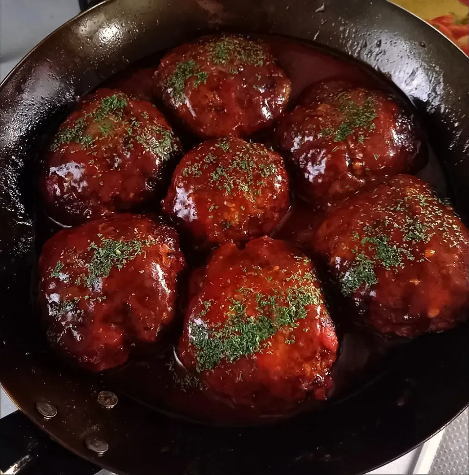 旦那のお昼ご飯
煮込みハンバーグ|ナオミさん