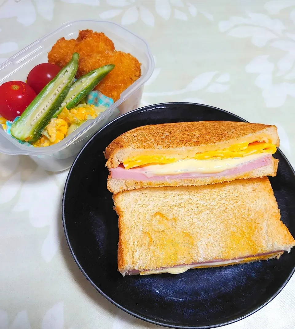 私のお弁当

タマゴハムサンドイッチと副菜

今日は亡き父のお誕生日
玉子サンドが好きでした。

これとはちょっと違うけど、たぶんこれも美味しい❗って言ってくれるだろうな😃|🍒ふみりん🍒さん