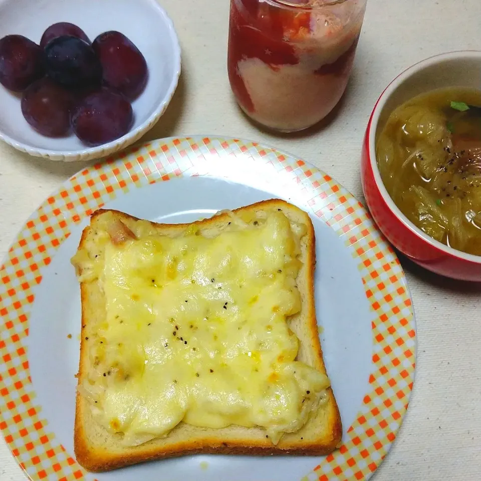 至高のポテトサラダ使用🍞ポテサラチーズトースト|うたかた。さん