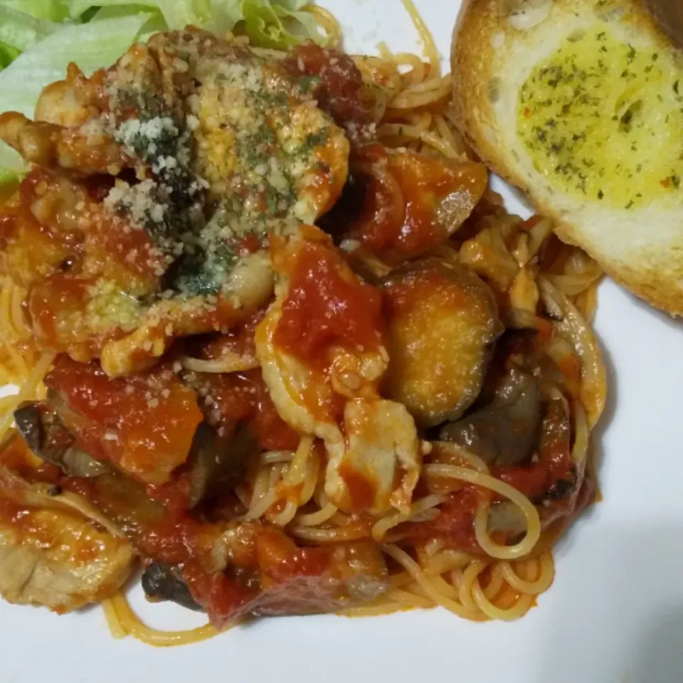 チキンとナスビのトマトソースパスタ🍝|けーこさん