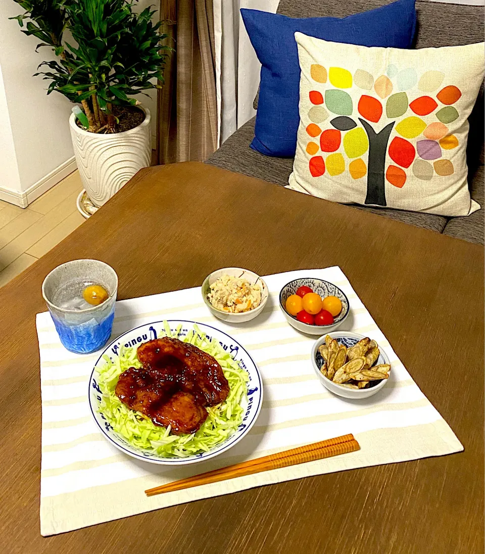 豚の生姜焼き、牛蒡の唐揚げ、ハニーイエロー&キャロルセブン、卯の花、自家製梅酒|pentarouさん