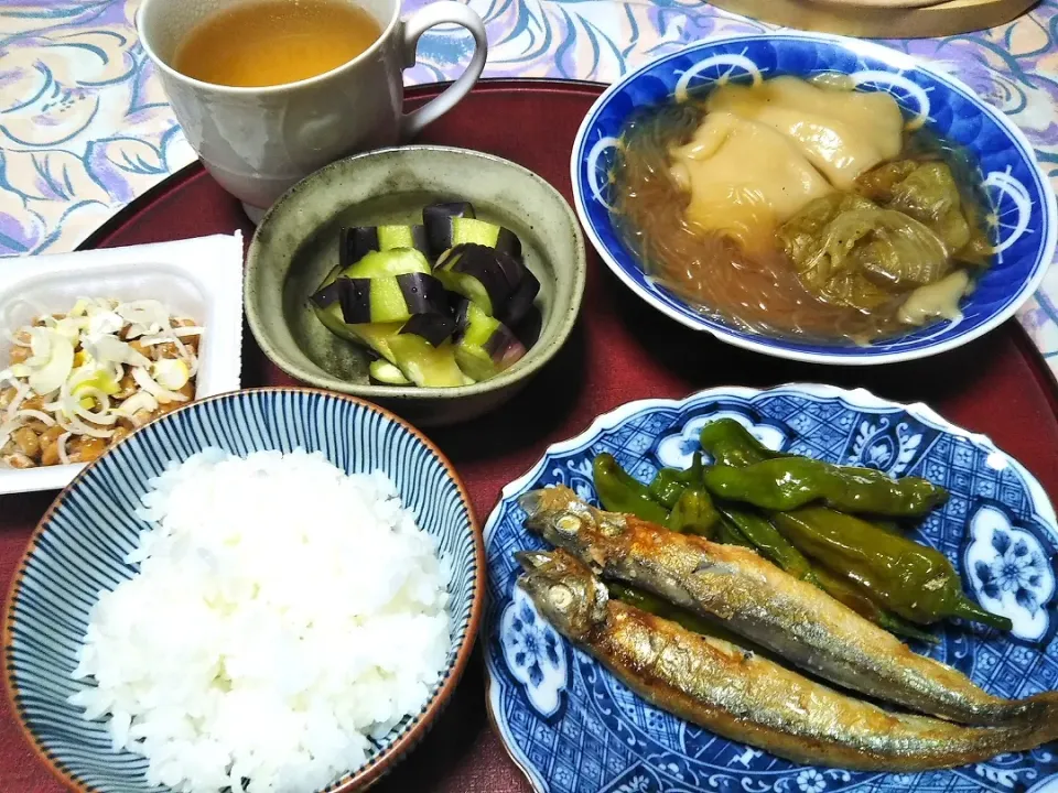 よねばーばの朝ごはん
水餃子、春雨、レタスのスープ
ししゃもとしし唐辛子
茄子の糠漬け
納豆、ご飯|yoneばーばさん