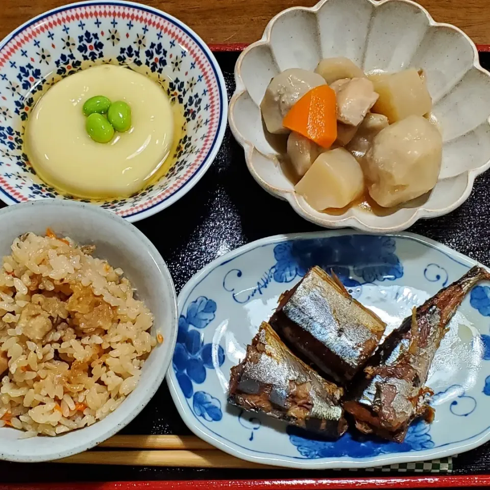 Snapdishの料理写真:旬✱秋刀魚の甘露煮
北九州郷土料理✱かしわ飯|Kumiさん