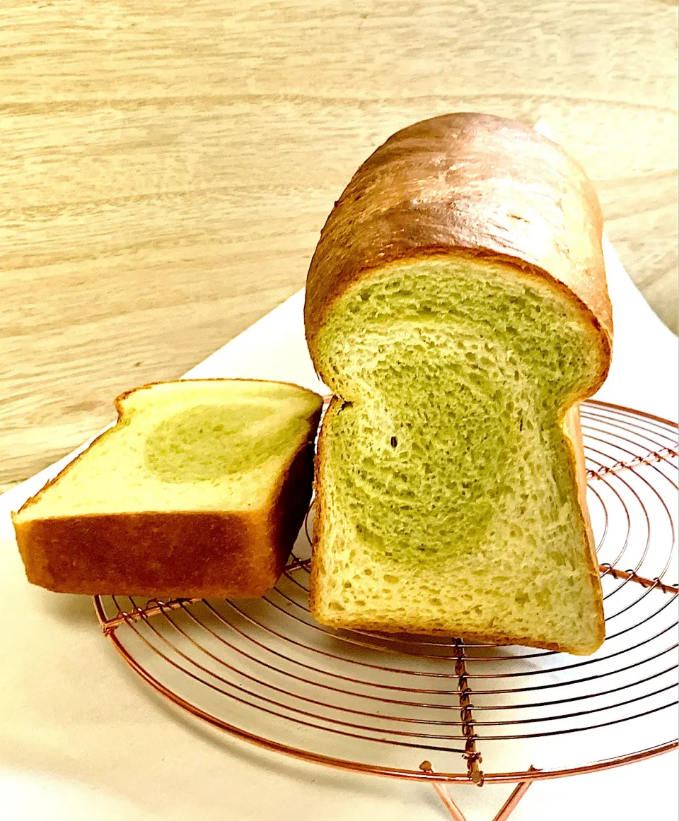 抹茶の渦巻き食パンの断面です❣️抹茶が少なくて薄ーーい😭残念🍞|ROSE & ROSEさん