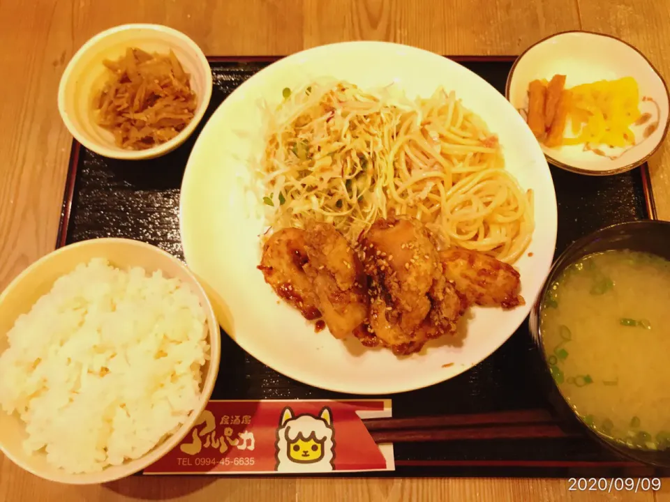 Snapdishの料理写真:唐揚げ定食（秘伝のタレ〜15年継ぎたし）|コージ💫さん