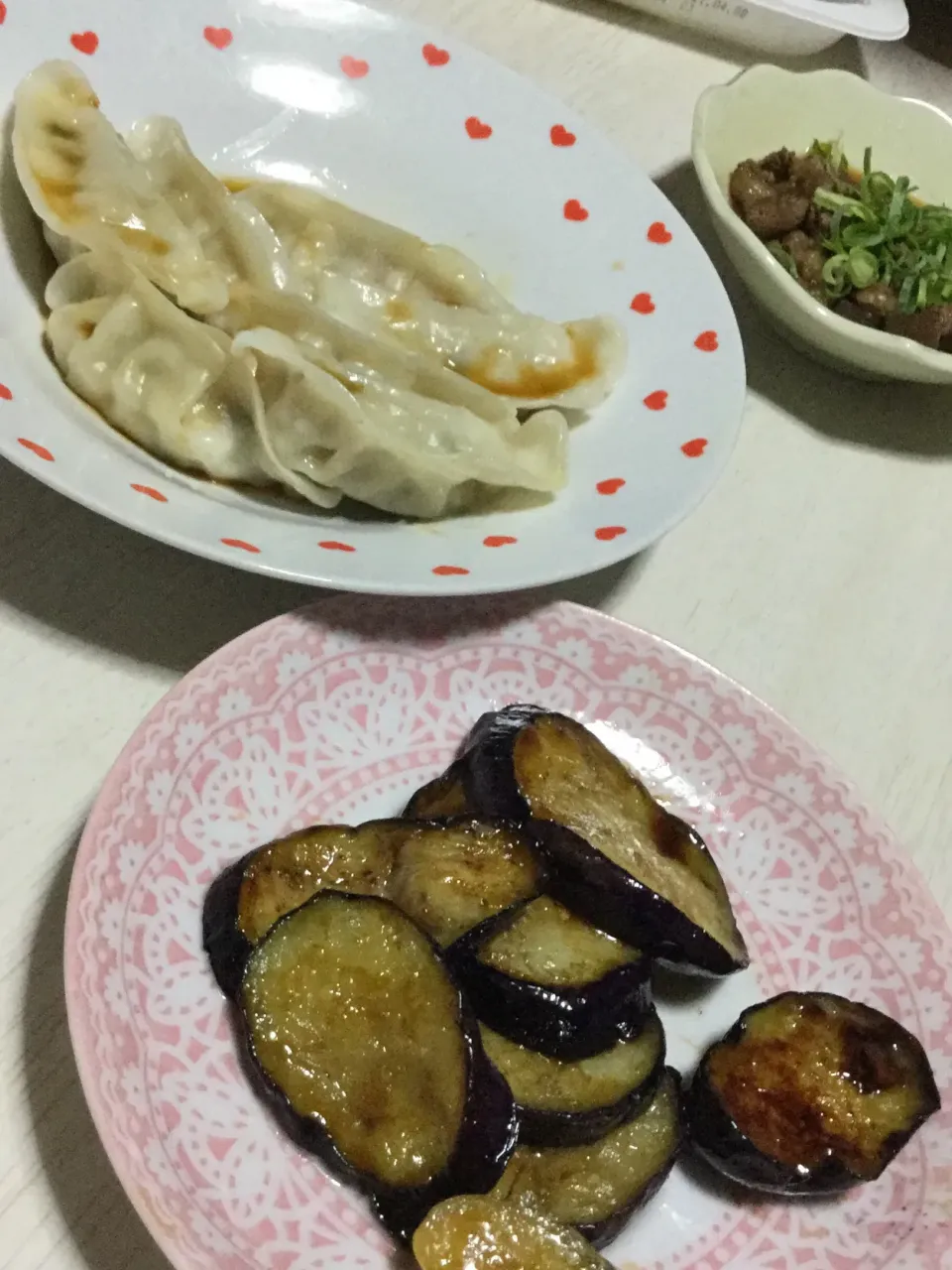 Snapdishの料理写真:蒸し餃子、ナスの照り焼き、サラダ、牛スジ肉の煮込み、オクラのおひたし|Ayaさん