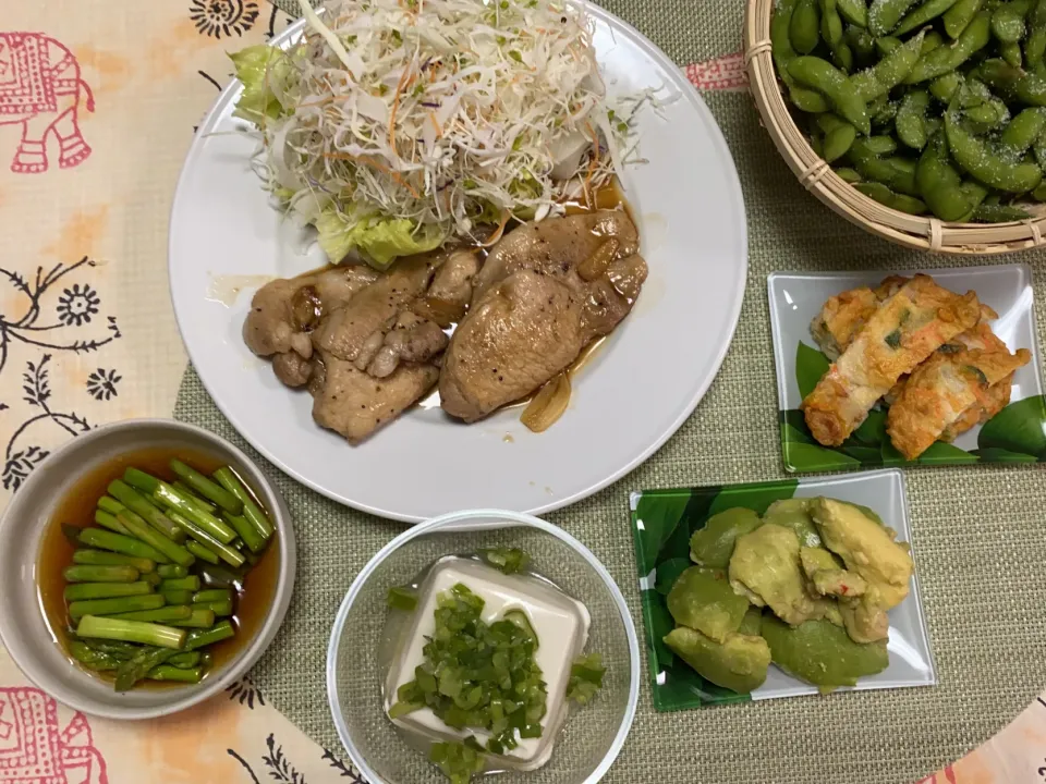 豚ロースにんにくやき、アスパラお浸し、冷奴、枝豆、さつま揚げ|peanutsさん