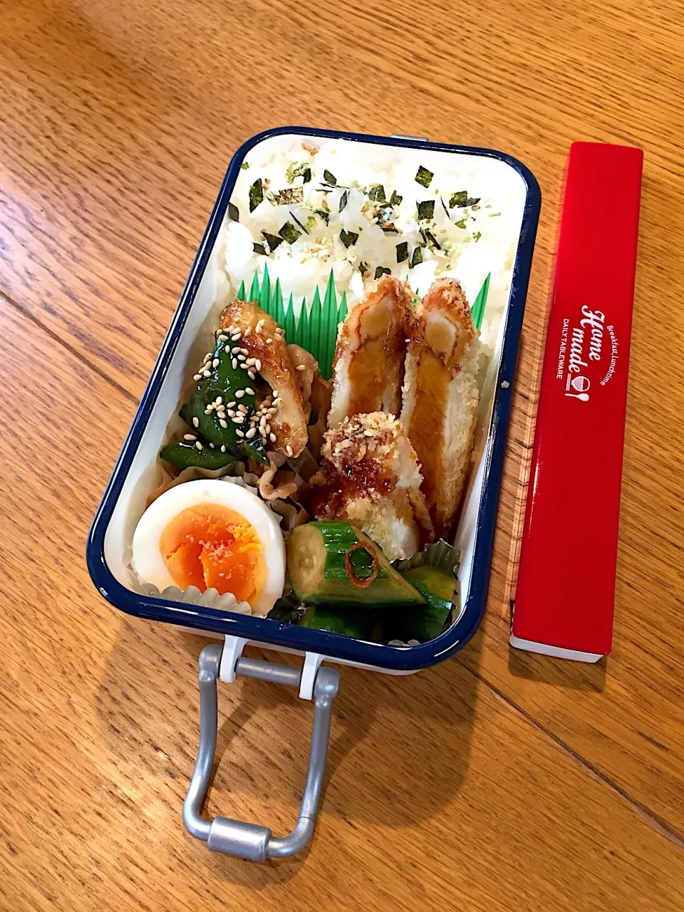 Snapdishの料理写真:娘ちゃん弁当  チキンカツ|まつださんさん