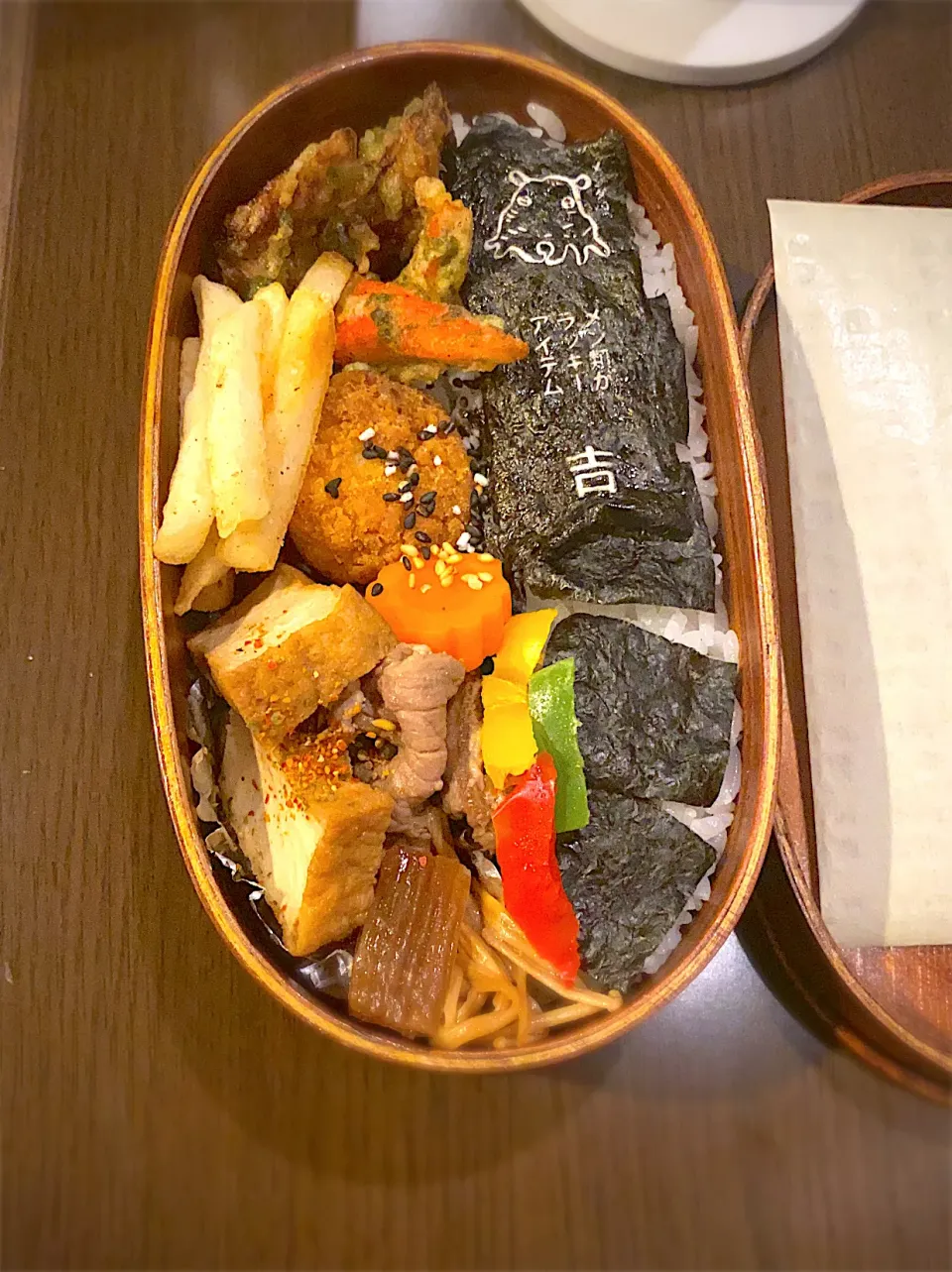 Snapdishの料理写真:お弁当🍱　竹輪とカニかまの磯辺揚げ　鮪フライ　胡麻塩　フライドポテト　コンソメ味　花型人参　すき焼き　牛肉　厚揚げ　えのき茸　蒟蒻　パプリカお浸し　鰹でんぶ　焼き海苔　海苔弁|ch＊K*∀o(^^*)♪さん