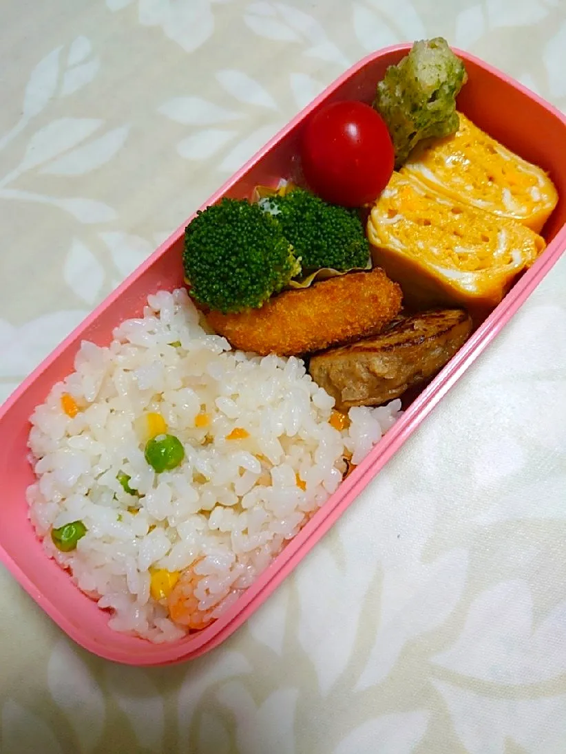 私のお弁当

ご飯はピラフにしました。

今朝は細い雨が降ってます🌂|🍒ふみりん🍒さん