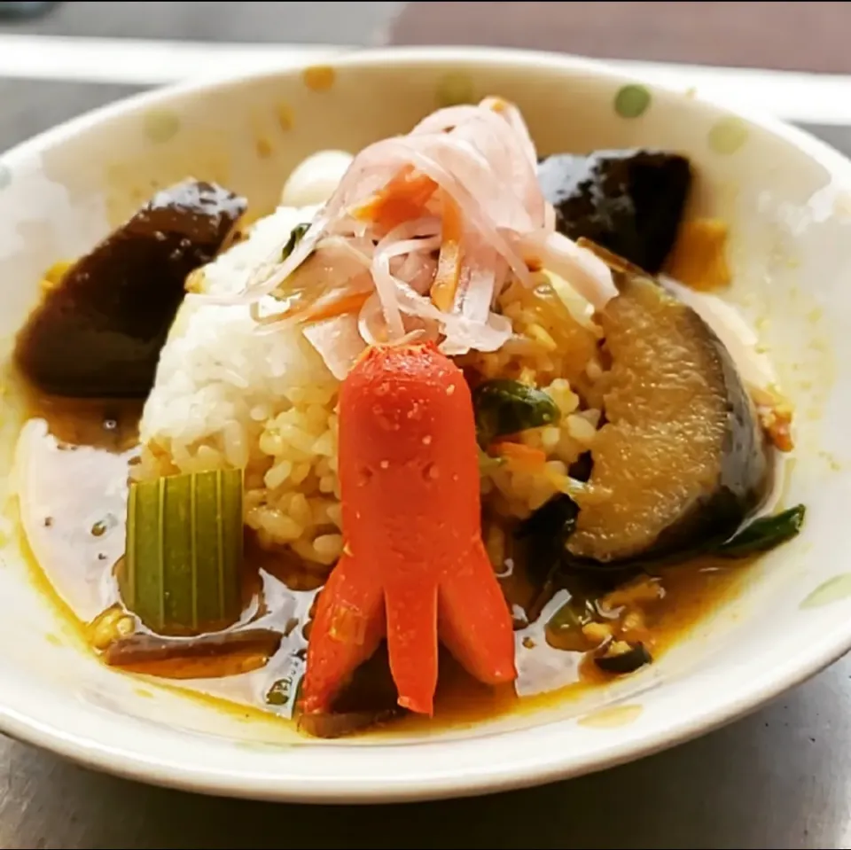 揚げナスとセロリのチキンキーマカレーwithタコさんウインナー🐙|ふじわらたくやさん