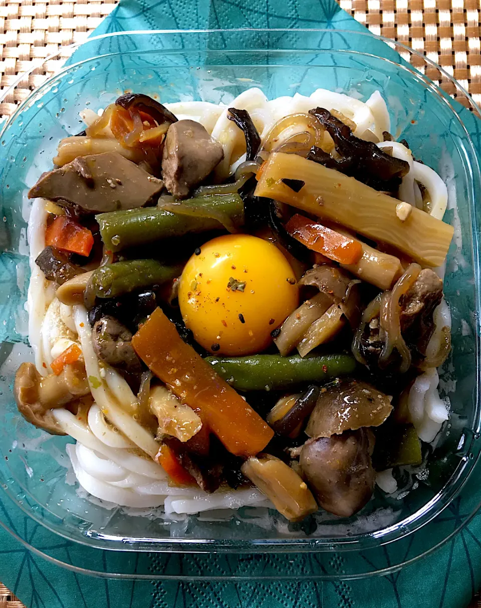 鳥レバ煮込みの釜玉うどん弁当|すくらんぶるえっぐさん