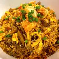 Snapdishの料理写真:Kimchi fried rice with beef, mushroom, capsicum and egg|mini by minitさん