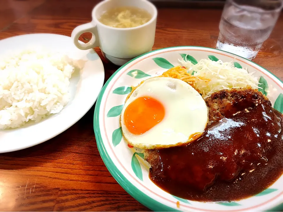 デミたまハンバーグ定食（150g） ¥490|Blue Moon Caféさん