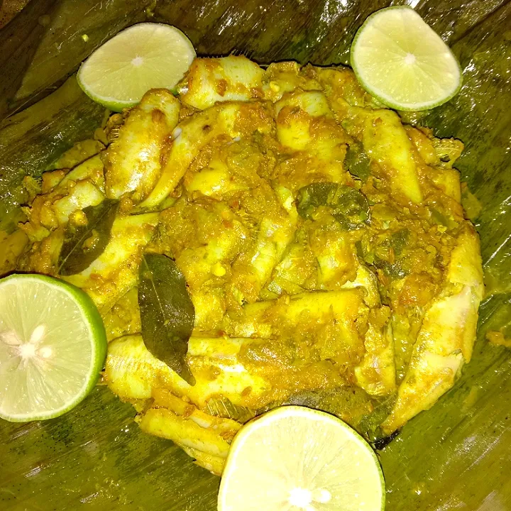 steamed small fish in banana leaves.|Kittyさん