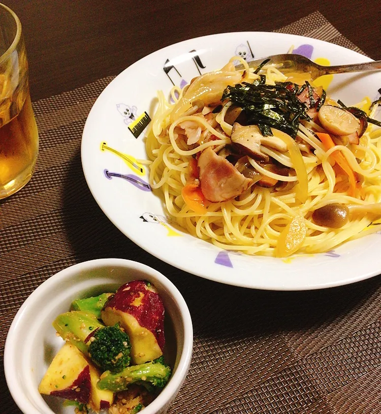 Snapdishの料理写真:和風きのこスパゲティ&さつまいもの胡麻和え|ちぐあささん