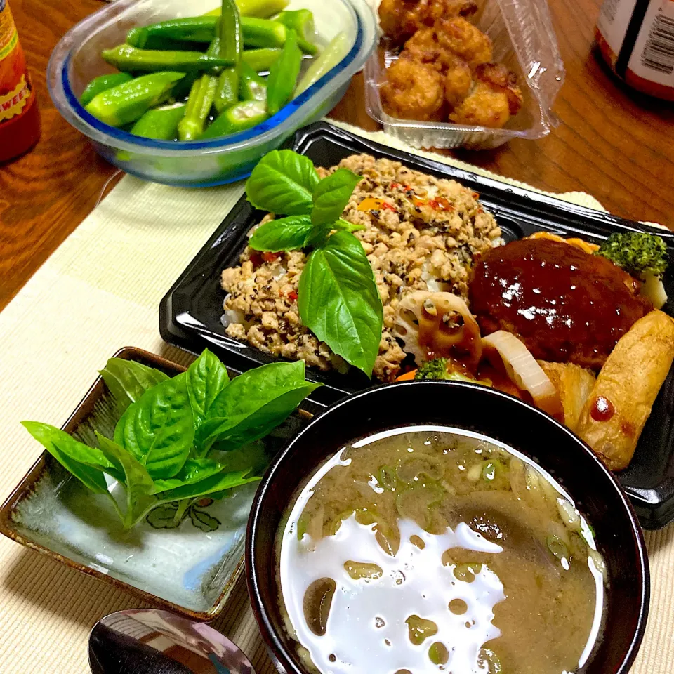 茄子の味噌汁とオクラだし和えとガパオ弁当|akkoさん