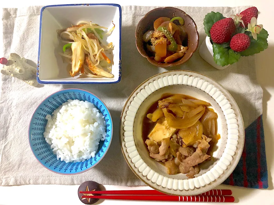 Snapdishの料理写真:肉豆腐、ウィンナーとエリンギのナポリタン炒め、もやしとちくわの中華炒め|syamさん