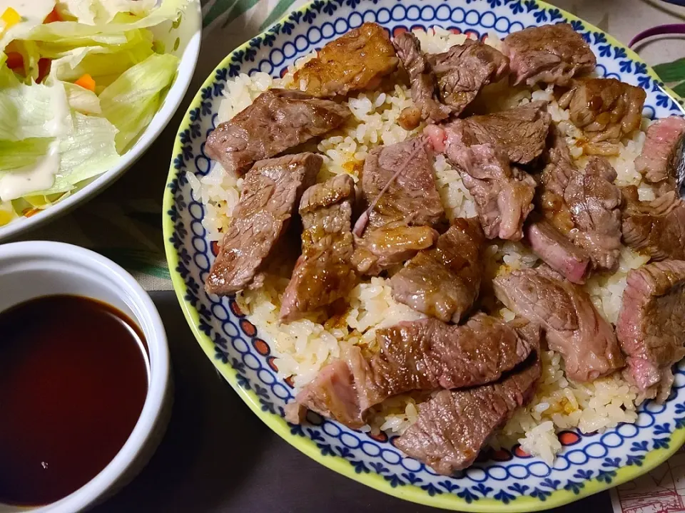 ステーキ丼|コハクさん