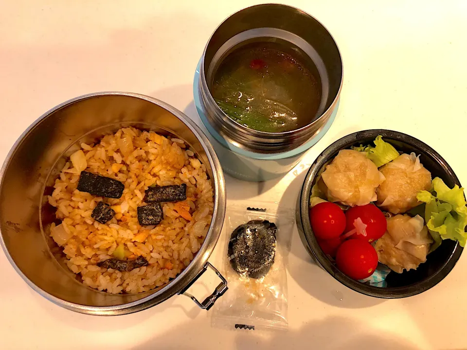 Snapdishの料理写真:鮭と揚げとキャベツの炒飯|RHRbenさん