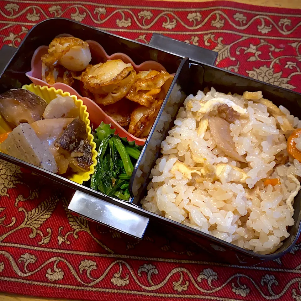 ベビー帆立のソテーと、筑前煮と、小松菜のソテーと、鶏の五目ご飯弁当|もえさん