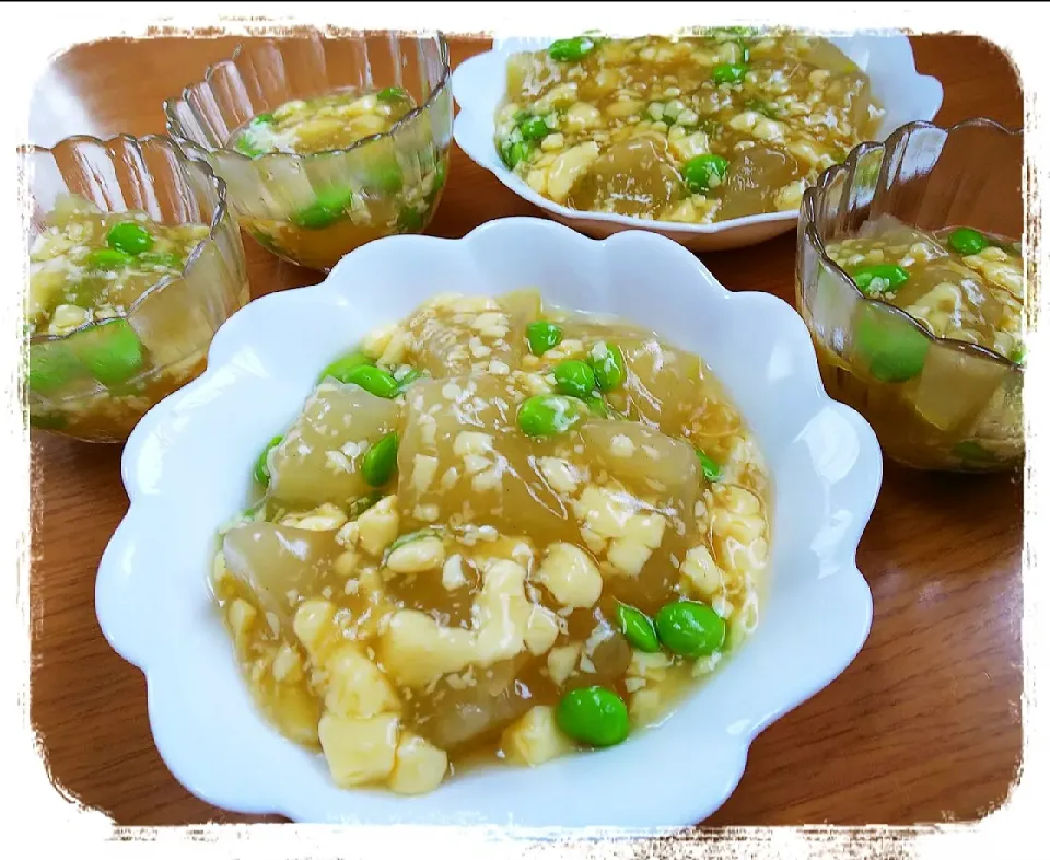 Snapdishの料理写真:ともきーた (伊藤 智子)さんの料理 玉子豆腐とカニカマ使って簡単うまうまあんかけ冬瓜♥ #冬瓜 #かにかま #あんかけ #玉子豆腐|ひとみんΨ(*´∀｀)Ψさん