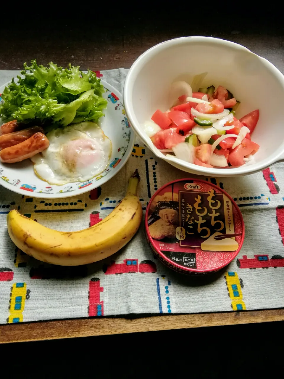 珍しく朝ごぱん🍞
パンが写っていないけど、トーストを１枚、食べました😅

野菜でお腹いっぱいにして主食を少なく、って食べ過ぎかなぁ🤔

もちもちきなこが美味しいです😋
チーズが苦手な人もこれなら食べられそうですよ👍|にんにくと唐辛子が特に好き❤️(元シャリマー)さん