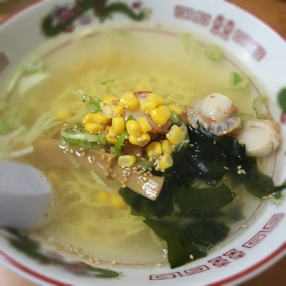 Snapdishの料理写真:函館風塩ラーメン|歌津八番クリニックさん