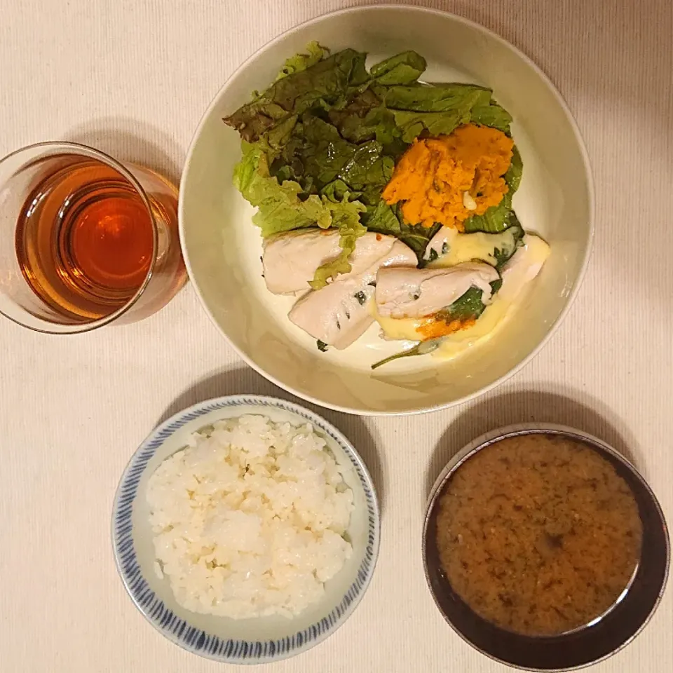 Snapdishの料理写真:ごはん
ささみと梅と大葉
ささみとチーズと大葉
きのこの味噌汁|oneiさん