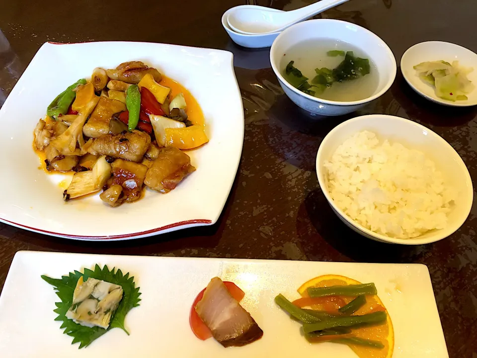 紅楼夢　金目鯛と旬の野菜のピリ辛ランチ|よだみなさん