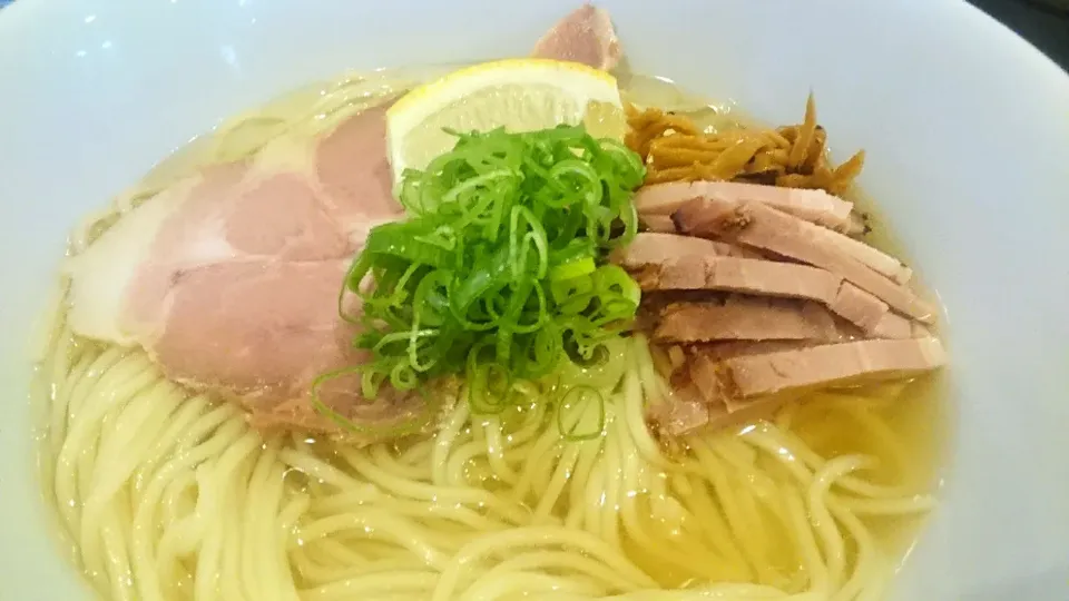 Snapdishの料理写真:【9/14頃までの限定】
ラーメンかしわぎ
冷やしラーメン塩（700円）
＋追い飯（100円）
＠東中野
（JR新大久保駅から徒歩19分）
20191|大脇さん