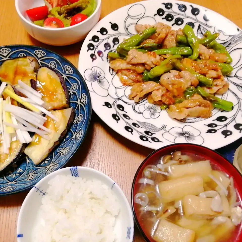 豚肉とししとうの辛味噌炒め
なすの味噌焼き きのこたっぷりしょうが汁 サラダ|いちみさん