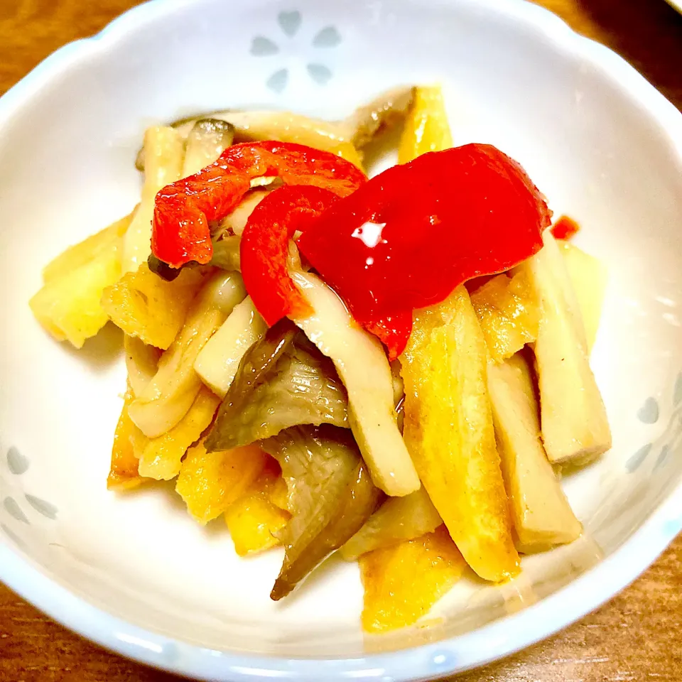 Snapdishの料理写真:エリンギとパプリカのポテト炒め🍟冷凍ポテトでね〜🤗💕|まいりさん