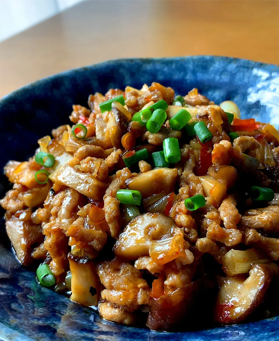 からあげビールさんの料理 オススメ秋ごはん♪コクうま最高!甜麺バター椎茸そぼろ|9421beruさん