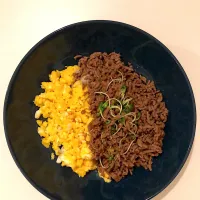 そぼろ丼|料理人アイアンマンさん