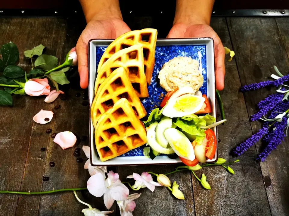 Tuna salad waffle|Ooi Siew Ganさん